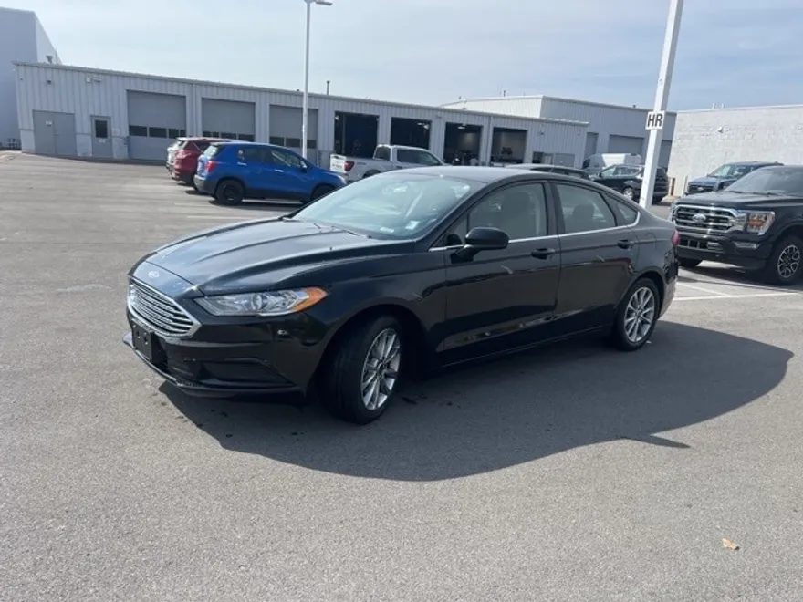 2017 Ford Fusion SE photo 1