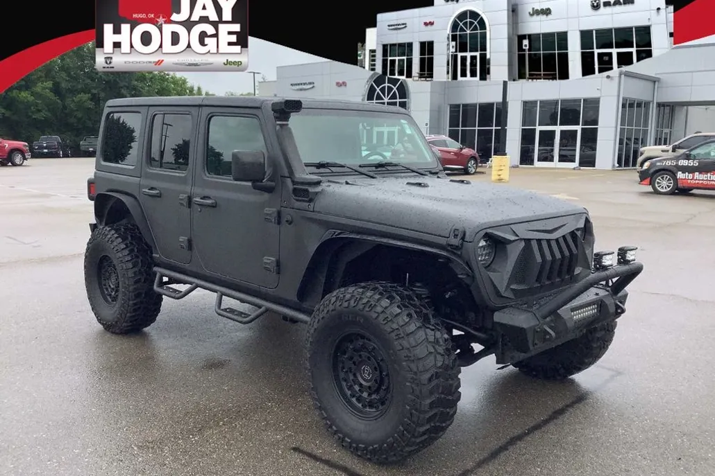2020 Jeep Wrangler Unlimited Sahara photo 1