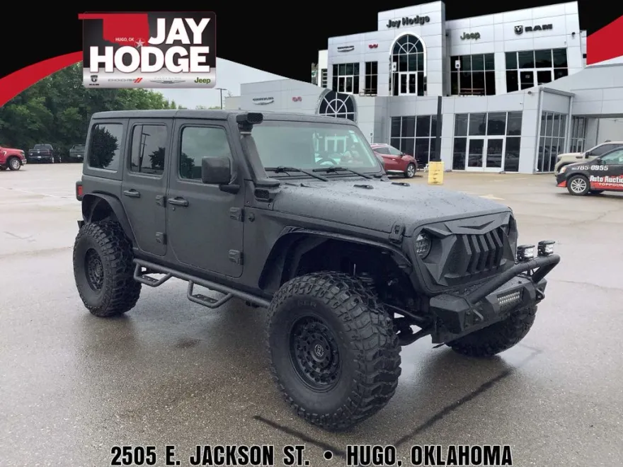 2020 Jeep Wrangler Unlimited Sahara photo 1