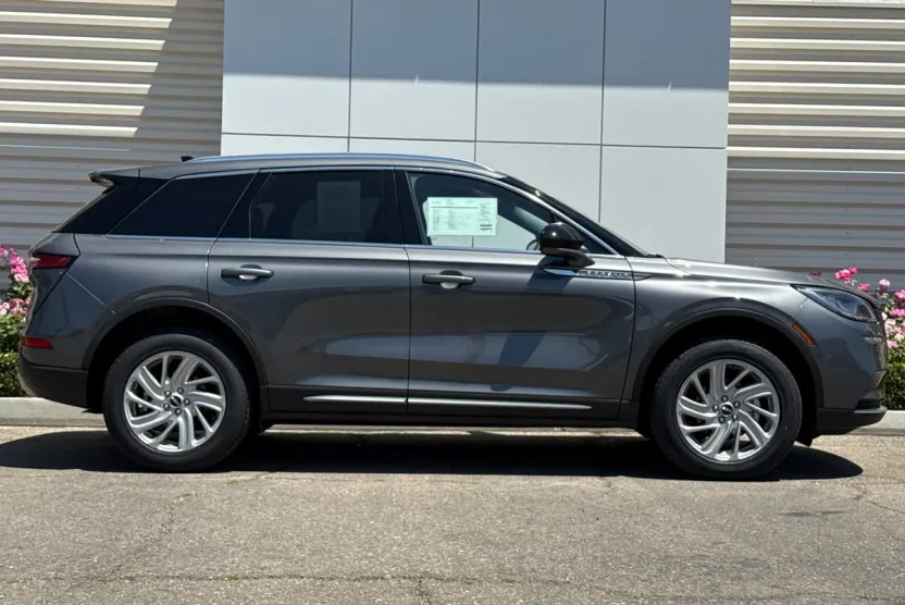 2022 Lincoln Corsair Standard photo 1