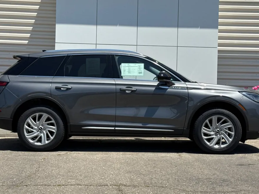 2022 Lincoln Corsair Standard photo 1