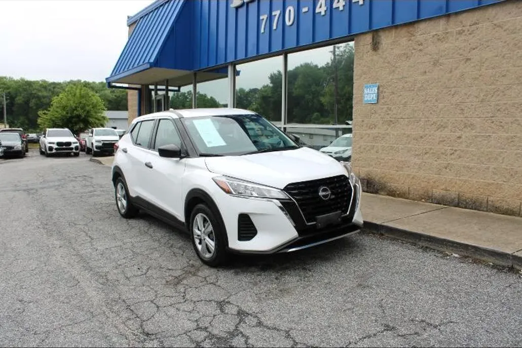 2023 Nissan Kicks S photo 1
