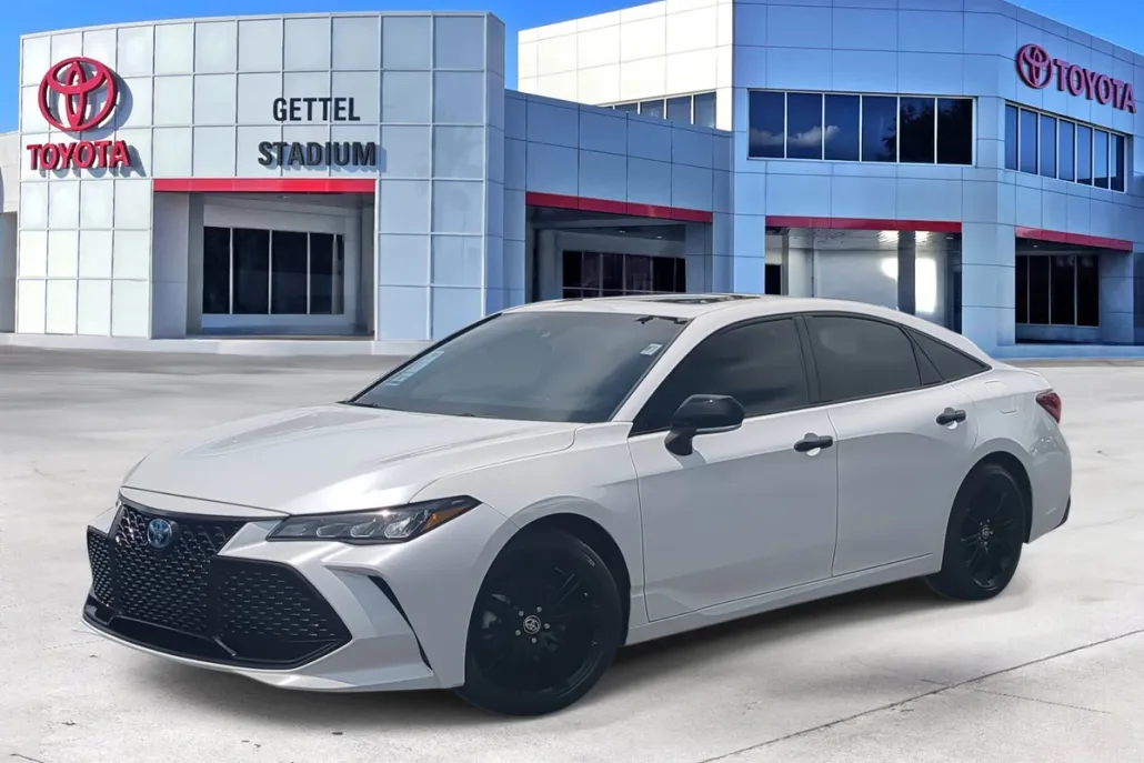 2022 Toyota Avalon Hybrid XSE photo 1