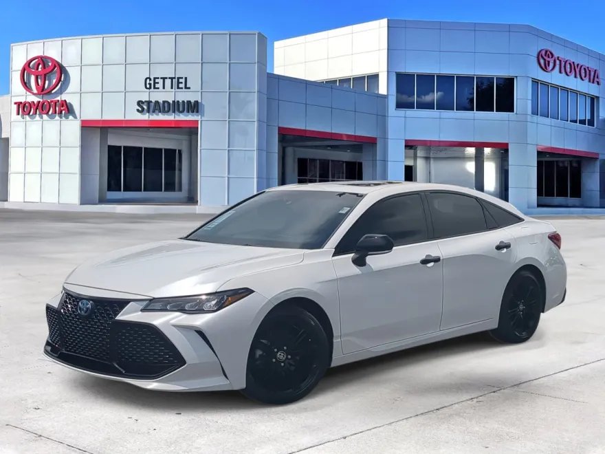 2022 Toyota Avalon Hybrid XSE photo 1
