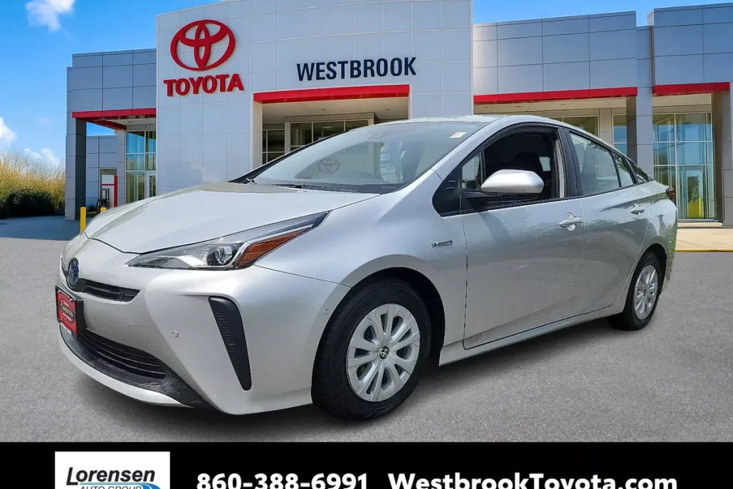 2022 Toyota Prius LE photo 1