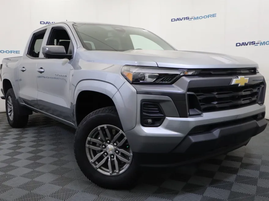 2025 Chevrolet Colorado Work Truck LT photo 1
