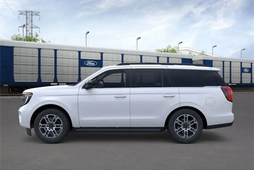 2025 Ford Expedition photo 1