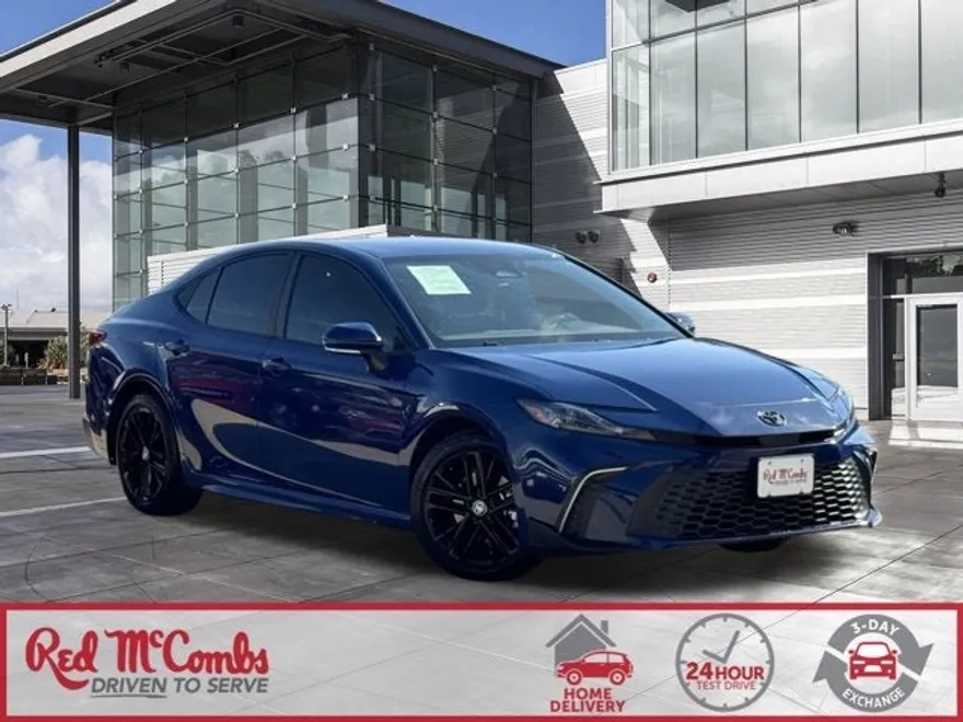 2025 Toyota Camry SE photo 1