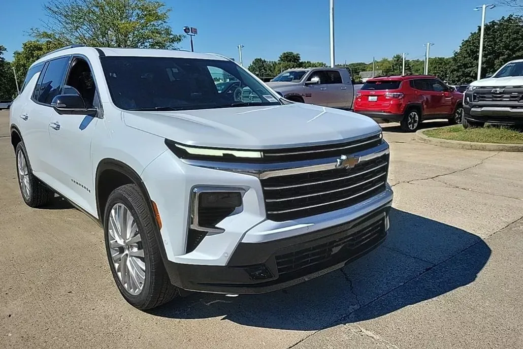 2026 Chevrolet Traverse High Country photo 1
