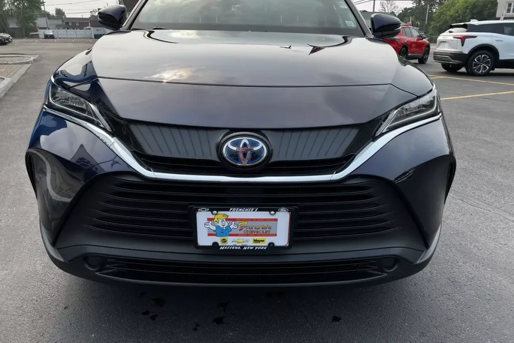 2022 Toyota Venza LE photo 1