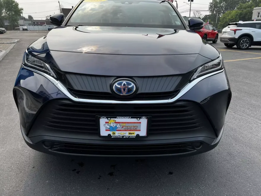 2022 Toyota Venza LE photo 1