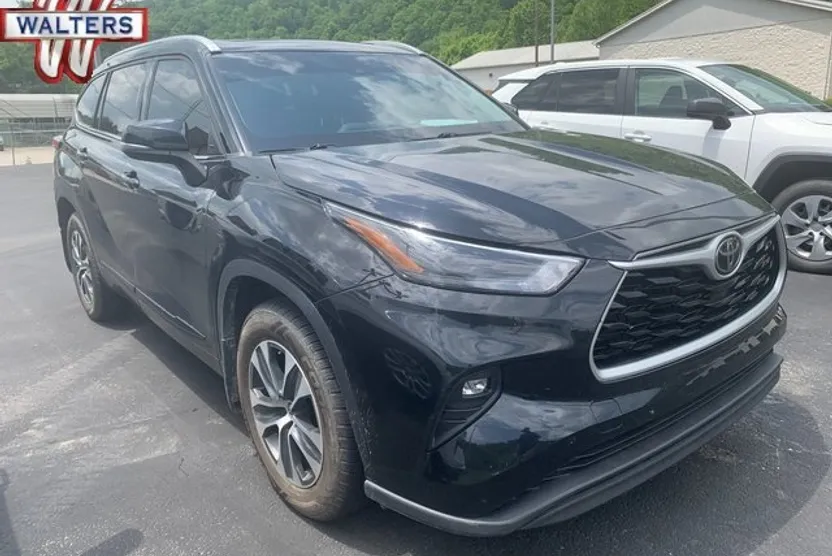 2022 Toyota Highlander XLE photo 1