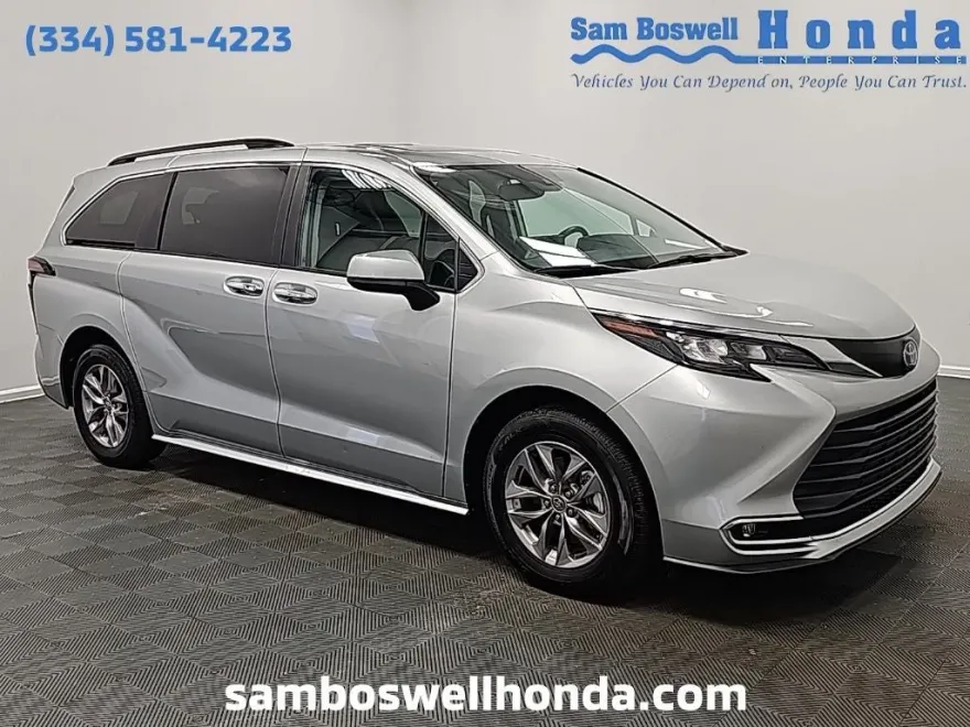 2024 Toyota Sienna XLE photo 1