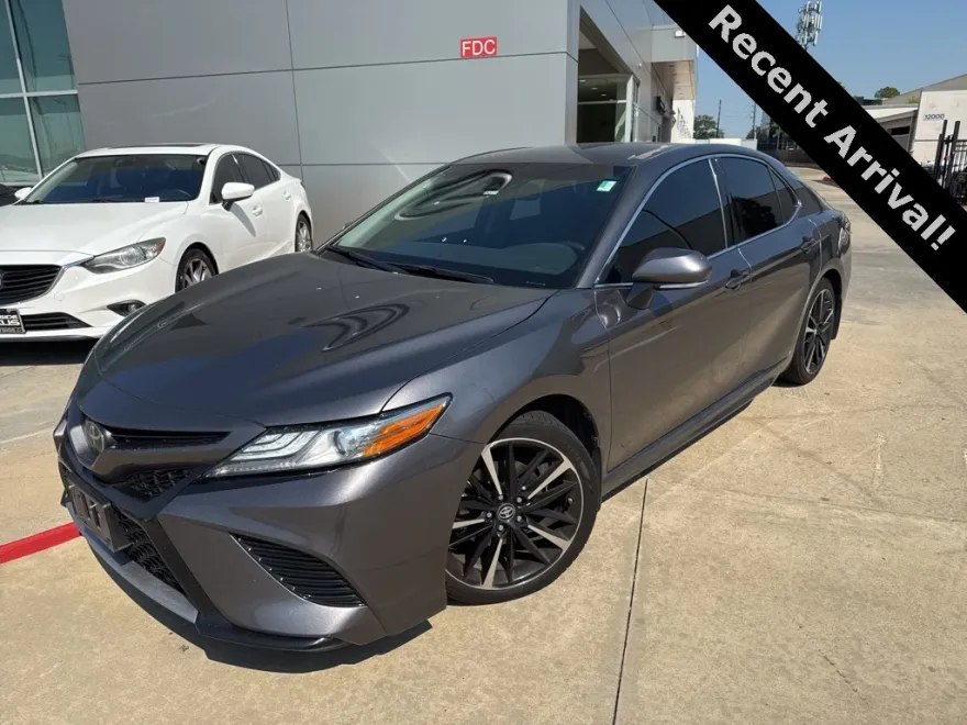 2019 Toyota Camry XSE photo 1