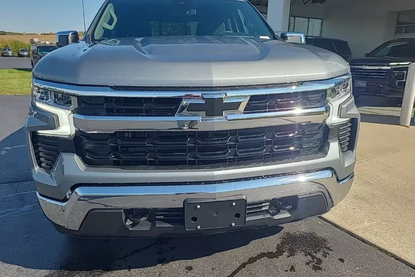 2026 Chevrolet Silverado 1500 LT photo 1