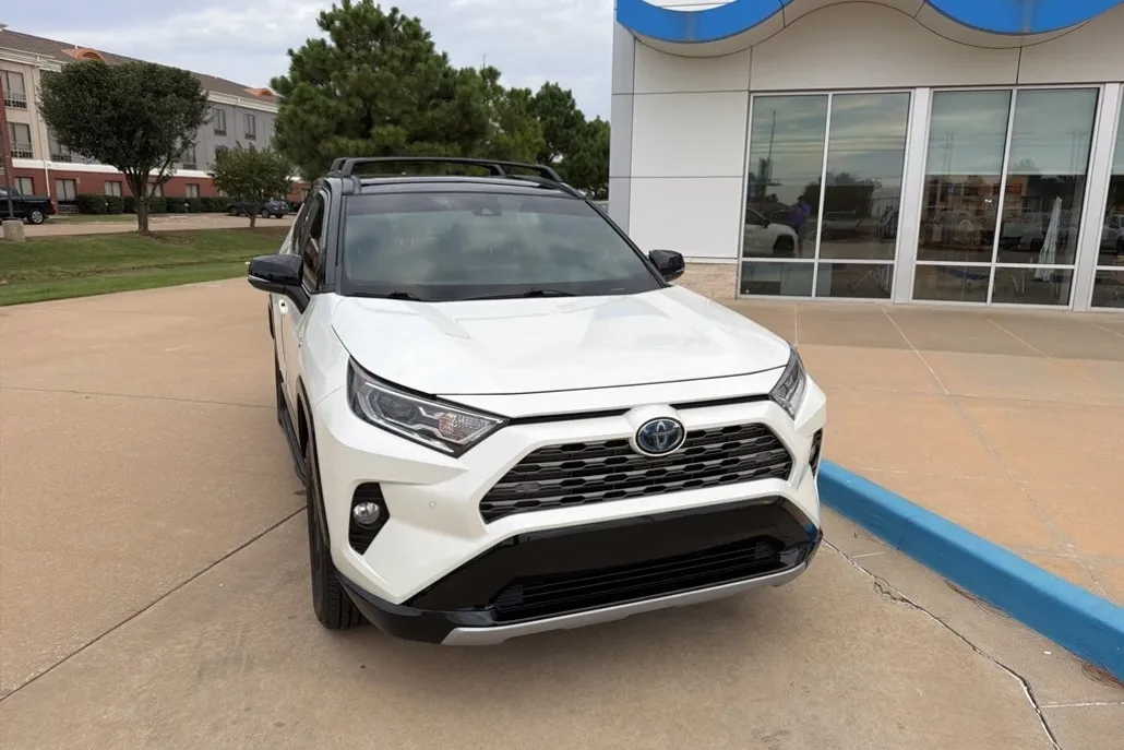 2021 Toyota RAV4 Hybrid XSE photo 1