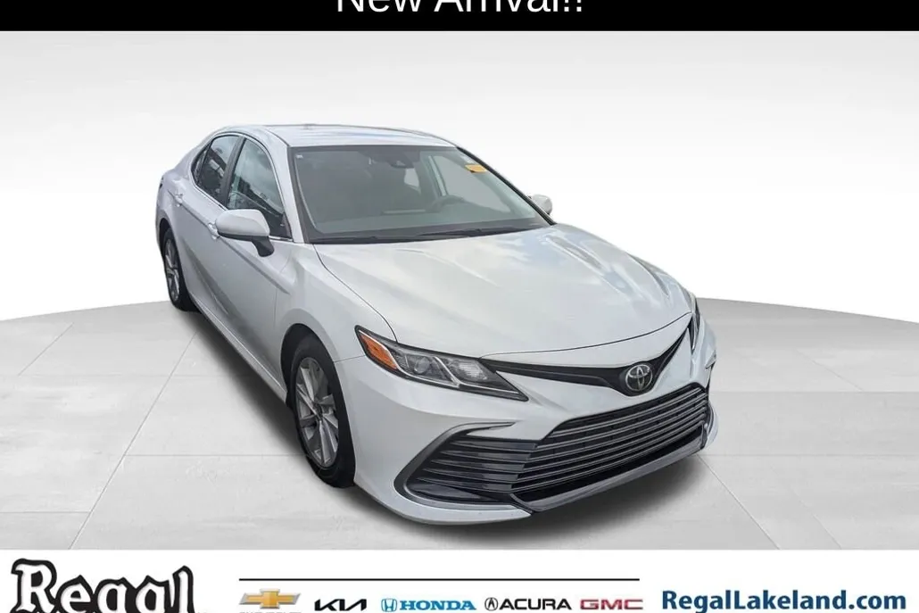 2022 Toyota Camry LE photo 1