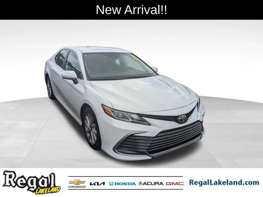 2022 Toyota Camry LE photo 1