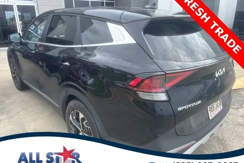 2023 Kia Sportage EX photo 1