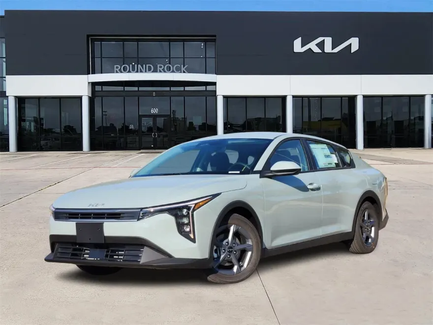 2025 Kia K4 LXS photo 1