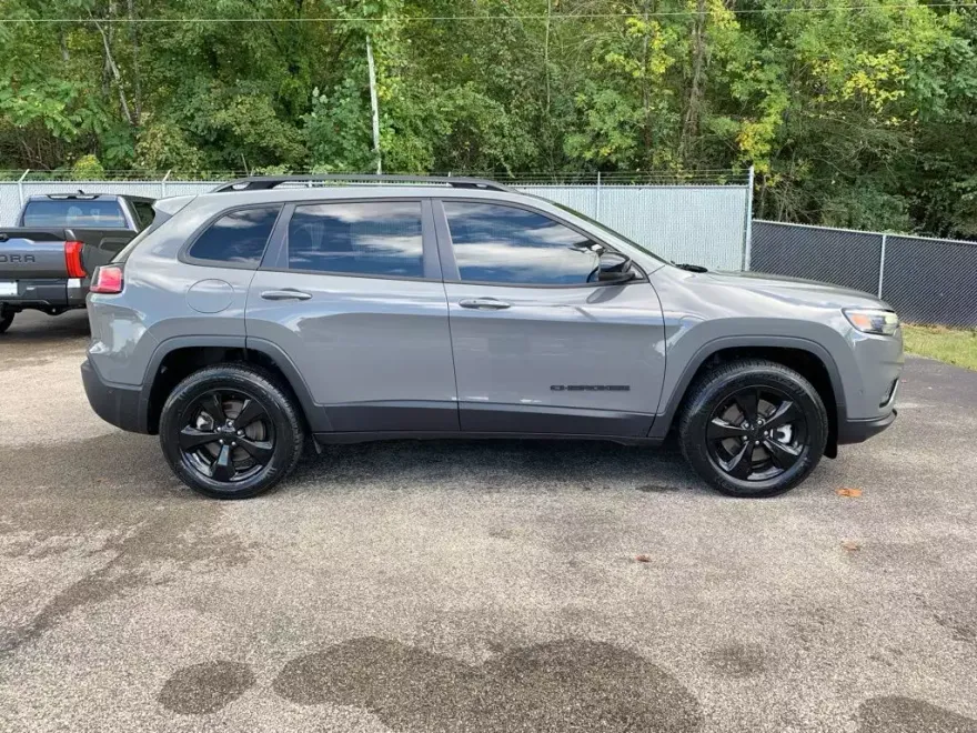 2023 Jeep Cherokee Altitude photo 1