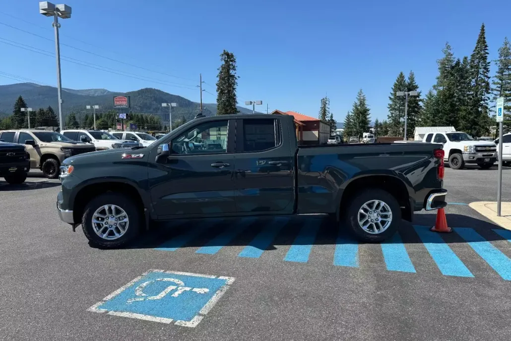 2025 Chevrolet Silverado 1500 LT photo 1