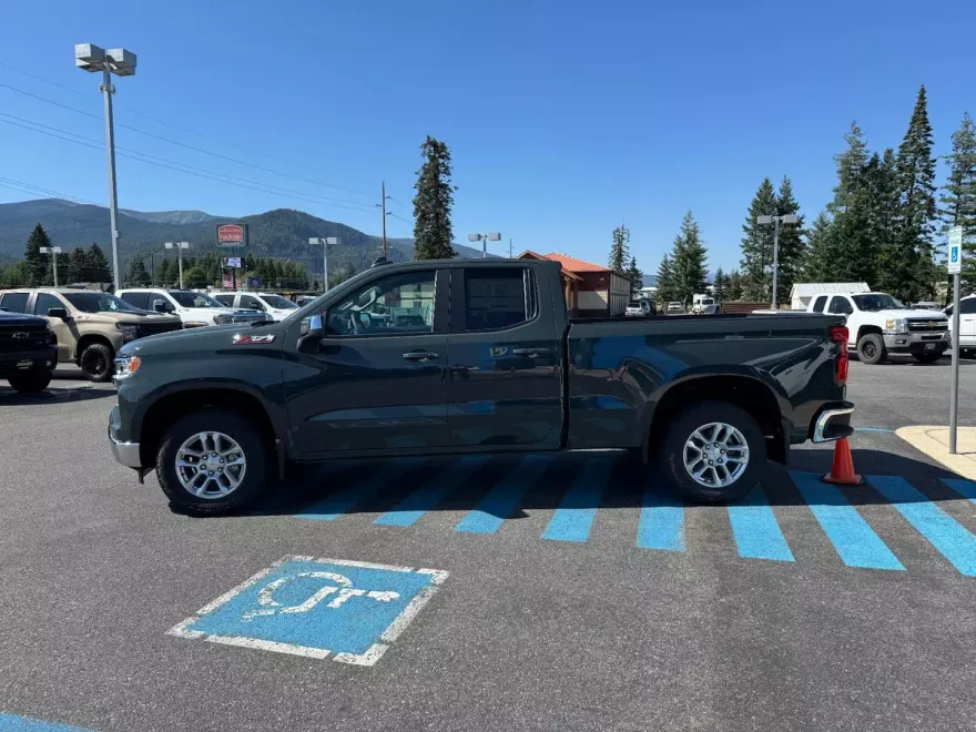 2025 Chevrolet Silverado 1500 LT photo 1