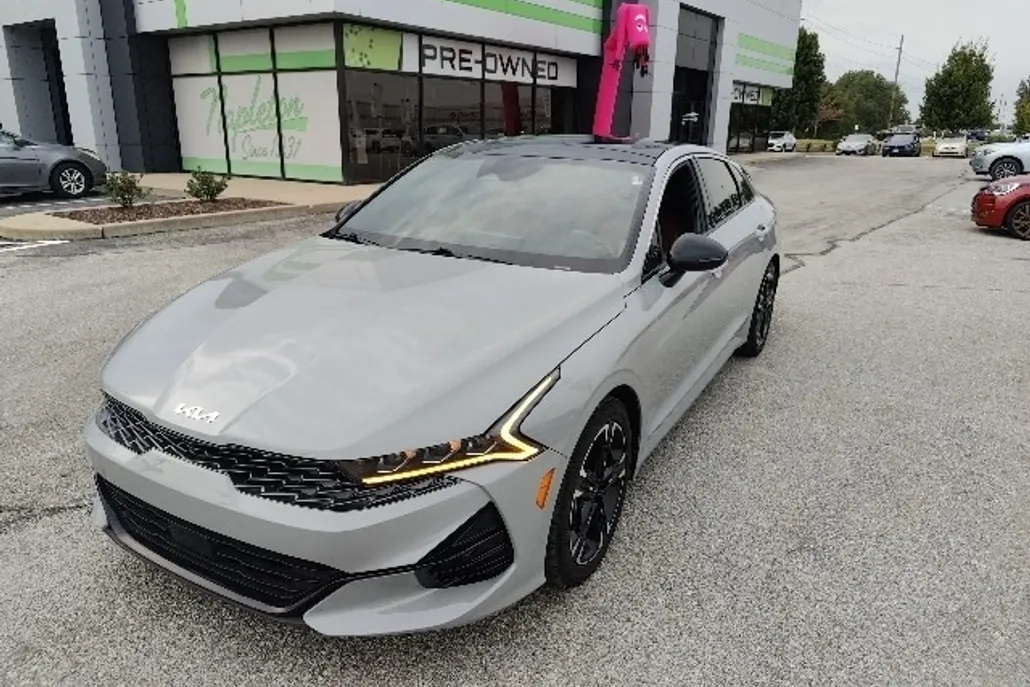 2023 Kia K5 GT-Line photo 1