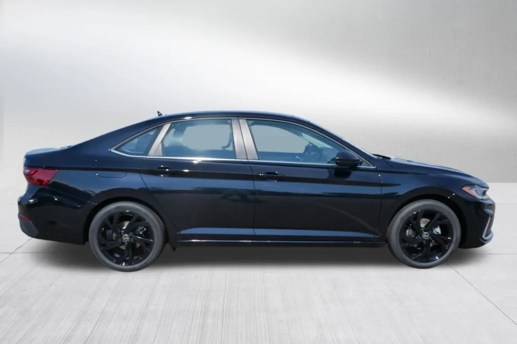 2025 Volkswagen Jetta SE photo 1