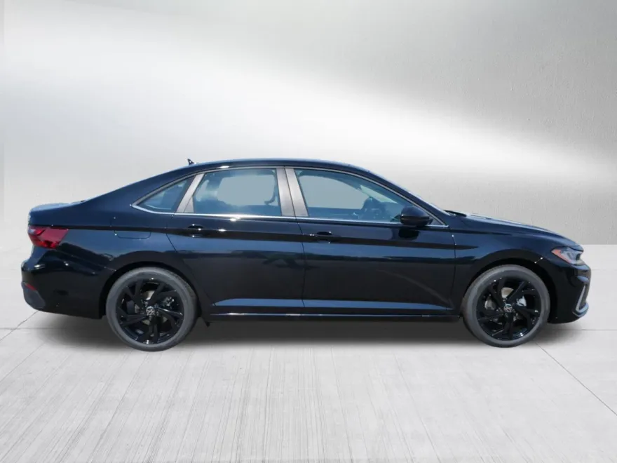 2025 Volkswagen Jetta SE photo 1