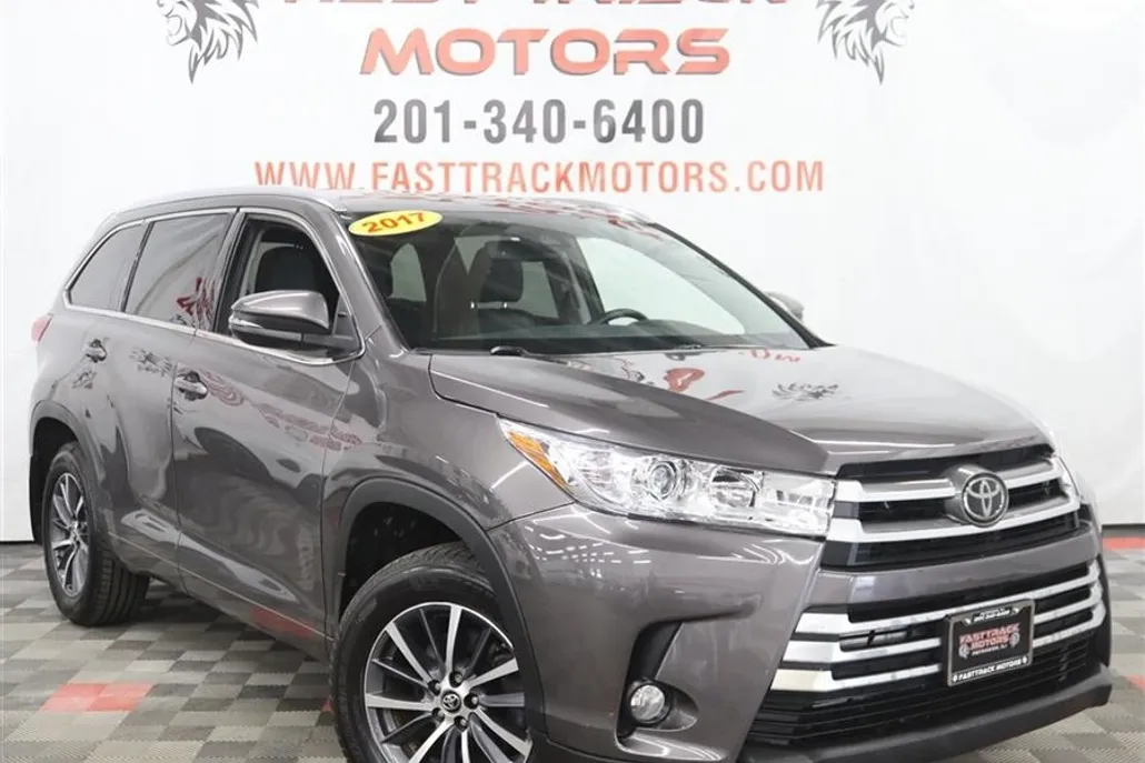 2017 Toyota Highlander XLE photo 1