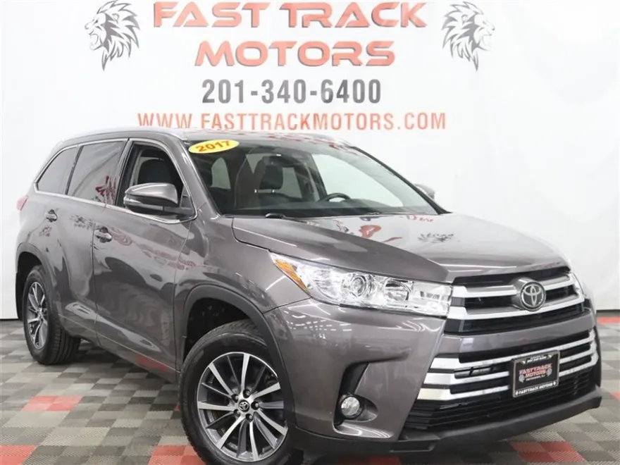 2017 Toyota Highlander XLE photo 1