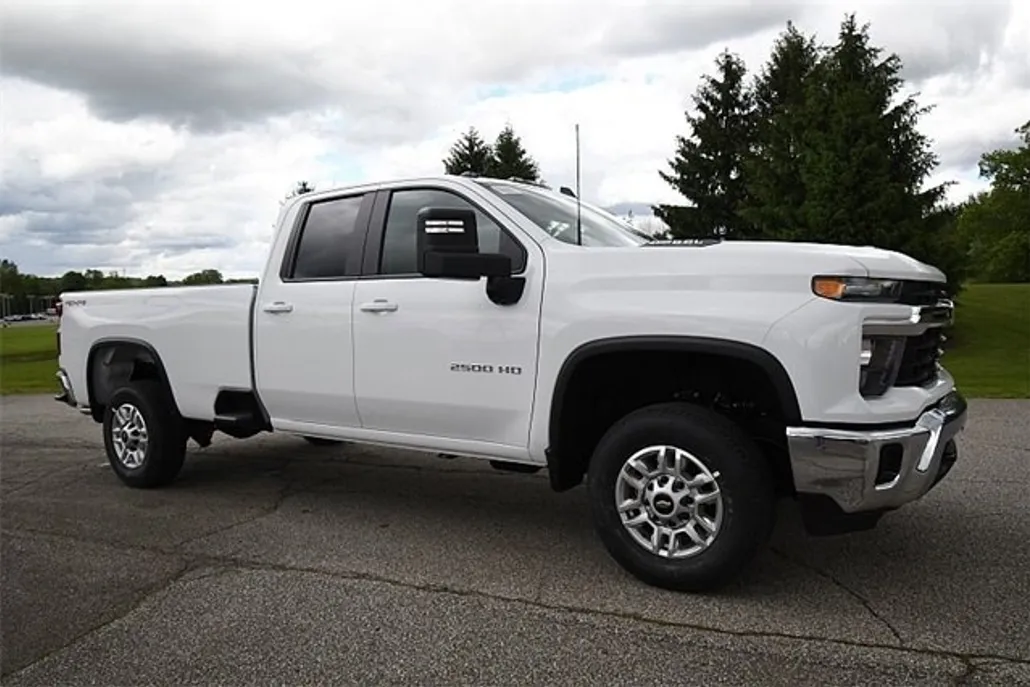 2025 Chevrolet Silverado 2500HD LT photo 1