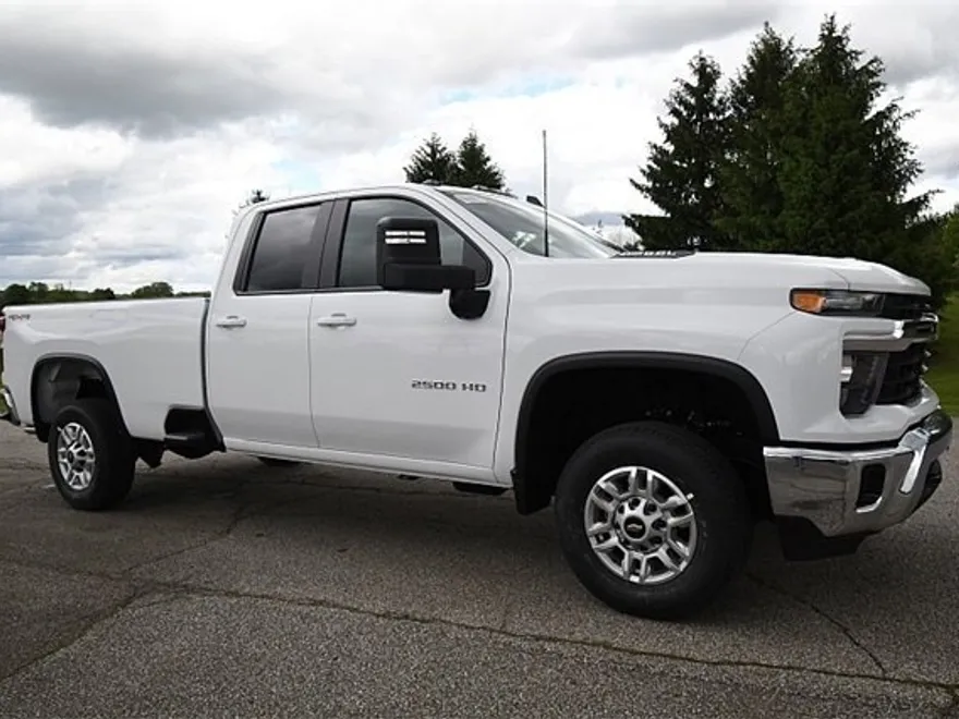 2025 Chevrolet Silverado 2500HD LT photo 1