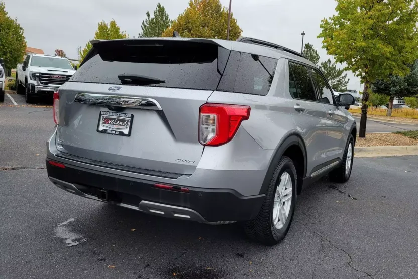2021 Ford Explorer XLT photo 1