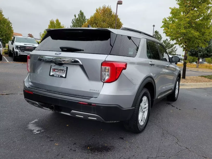 2021 Ford Explorer XLT photo 1