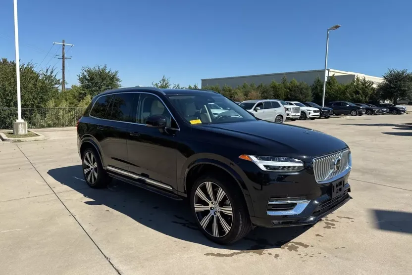 2023 Volvo XC90 Ultimate photo 1