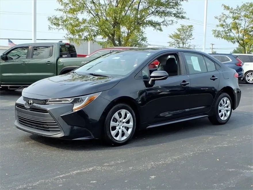 2023 Toyota Corolla LE photo 1