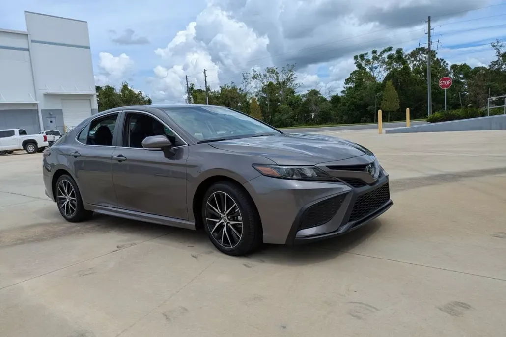 2024 Toyota Camry SE photo 1