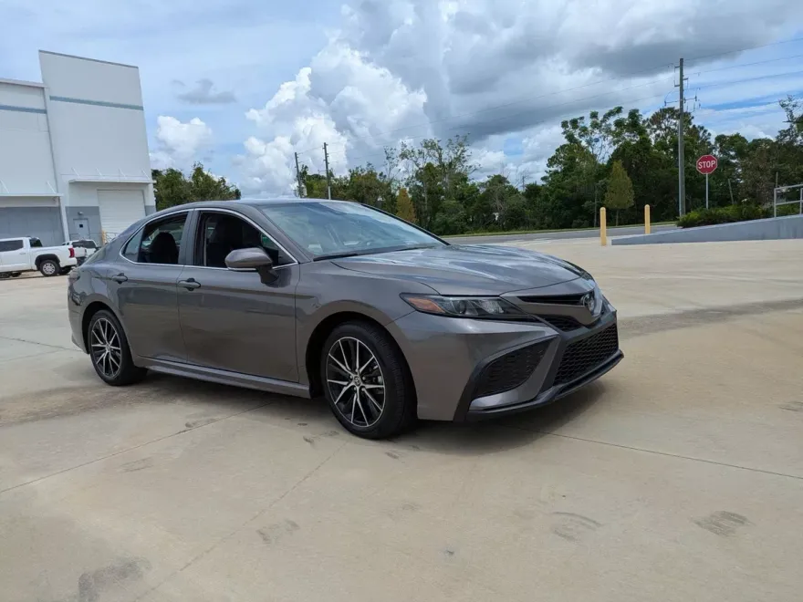 2024 Toyota Camry SE photo 1