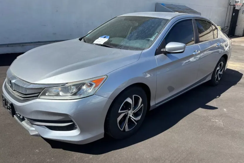 2016 Honda Accord LX photo 1