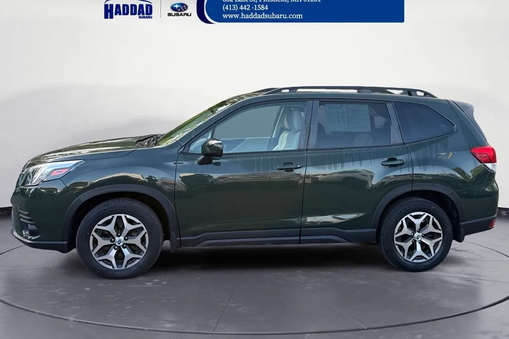 2022 Subaru Forester Premium photo 1