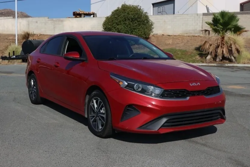 2023 Kia Forte LXS photo 1