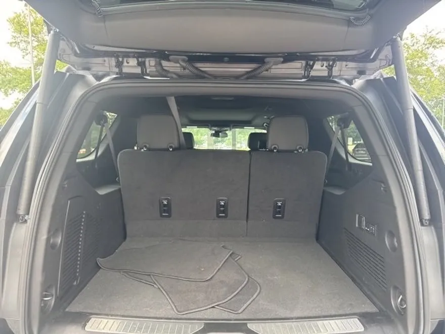 2024 Chevrolet Suburban Z71 photo 1
