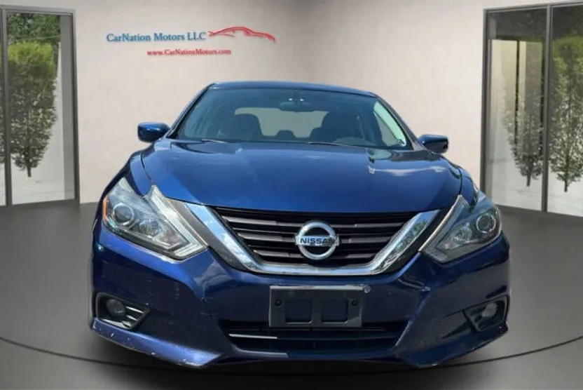2017 Nissan Altima 2.5 SR photo 1