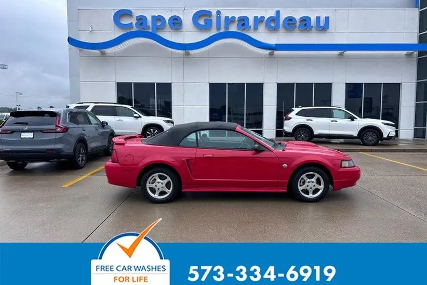 2004 Ford Mustang Deluxe photo 1