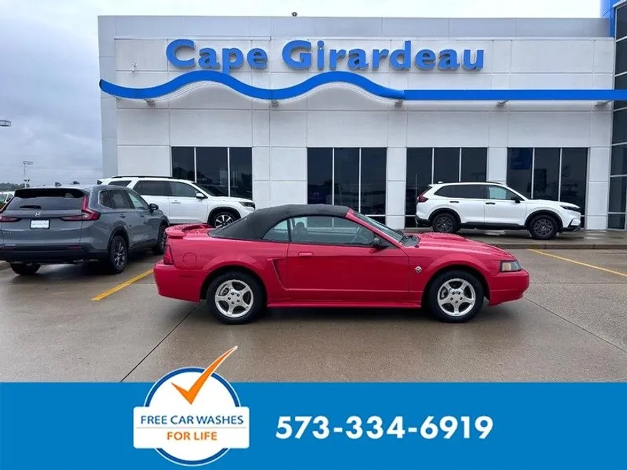 2004 Ford Mustang Deluxe photo 1