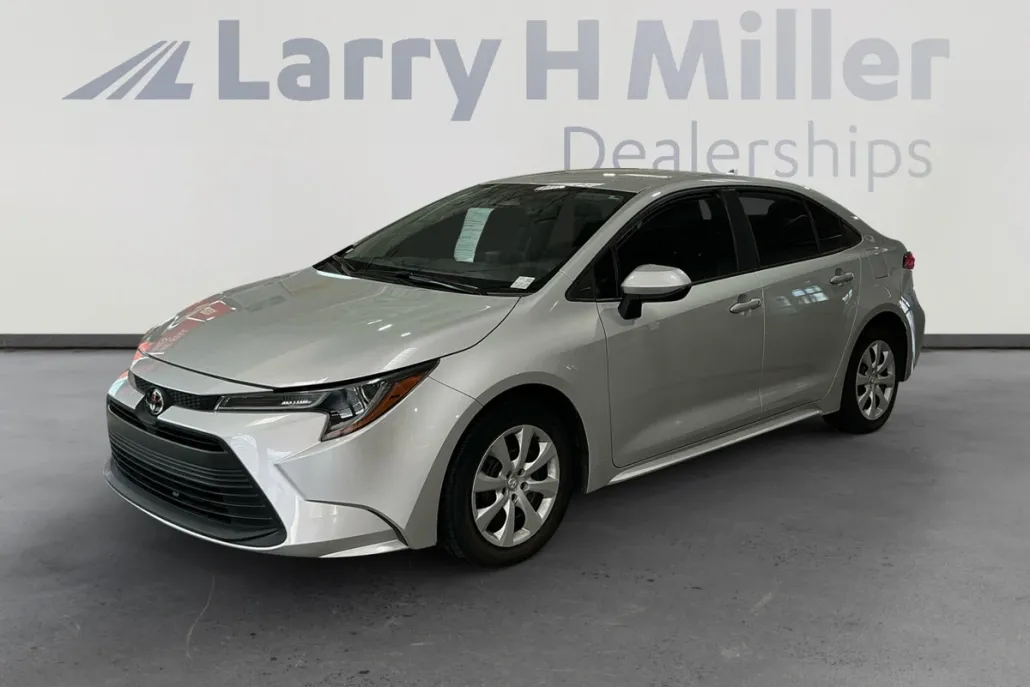 2024 Toyota Corolla LE photo 1