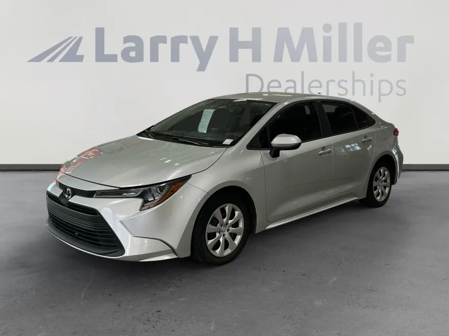 2024 Toyota Corolla LE photo 1