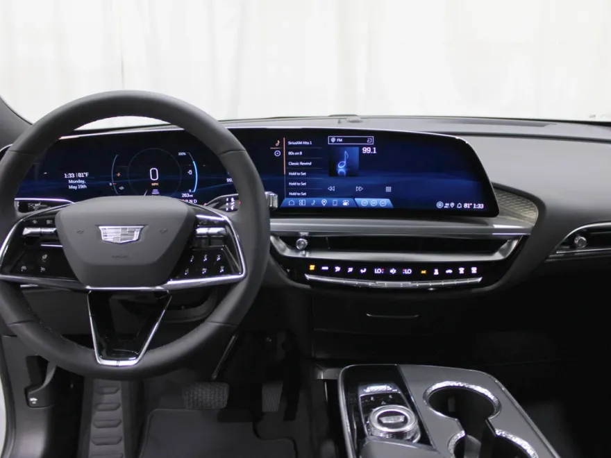 2025 Cadillac Lyriq Sport photo 2